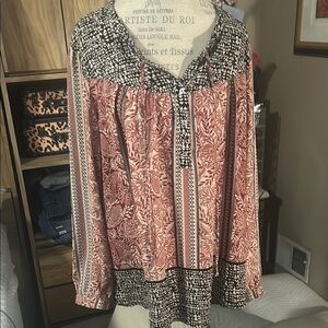 DR2 Women's Black and Red Patterned Top - XXL